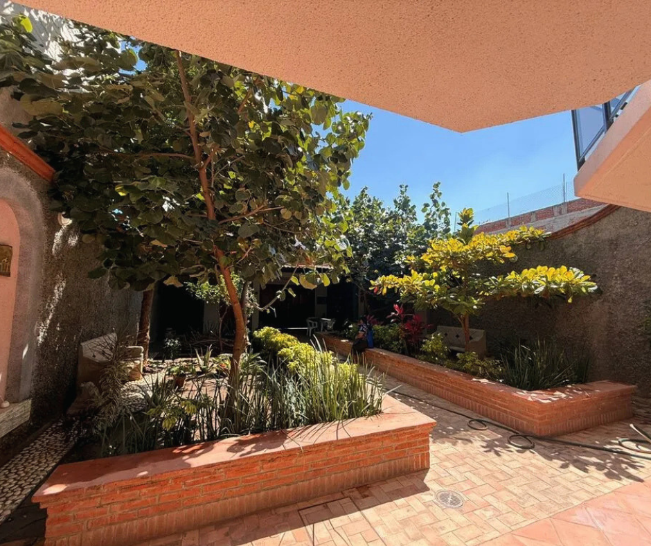 GUEST HOUSE FOR SALE IN DOWNTOWN OAXACA